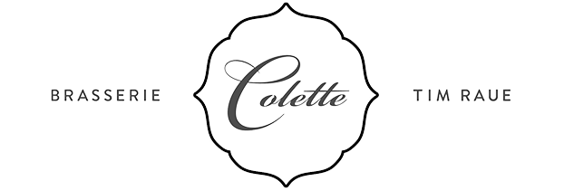 Logo der Brasserie Colette von Tim Raue mit elegantem Schriftzug in dekorativem Rahmen.