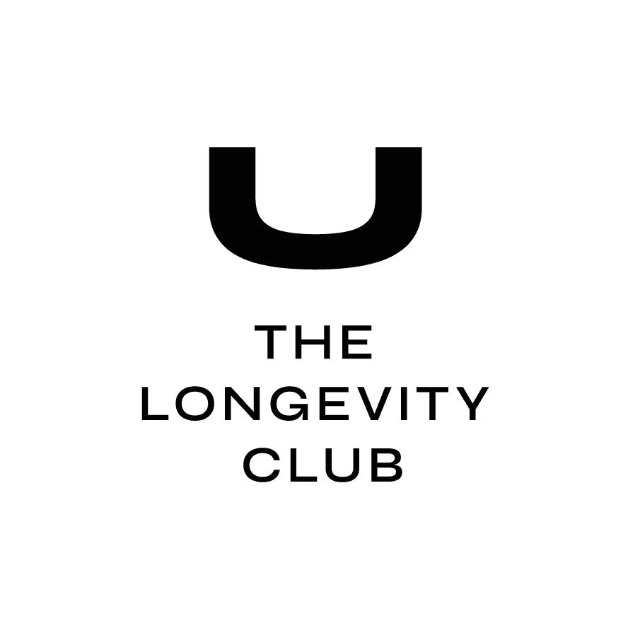 Schwarzer Hintergrund mit dezentem U-Logo, zentral im Bild platziert.