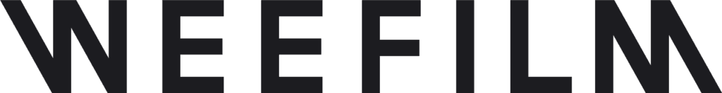 Logo mit großen schwarzen Buchstaben auf weißem Hintergrund; Wortmarke.